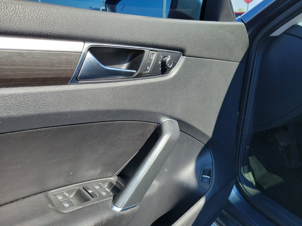 Used 2017 Volkswagen Passat 1.8T SE image 20