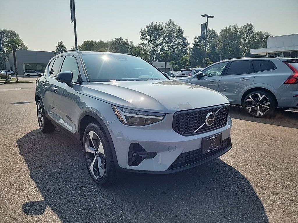 New 2026 Volvo XC40 B5 Plus w/ Protection Package Premier AWD/4WD image 8