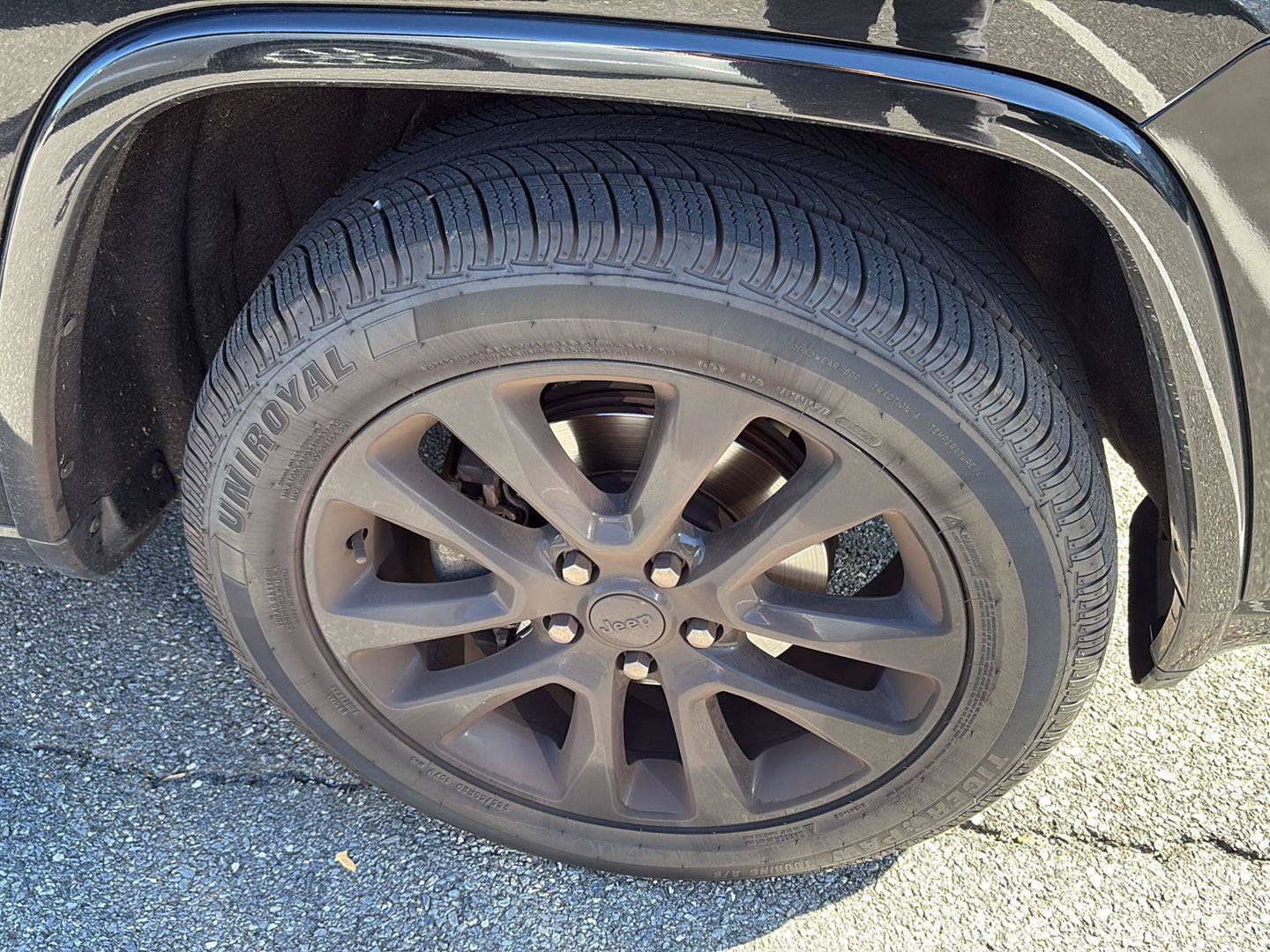 Used 2019 Jeep Grand Cherokee Altitude AWD/4WD image 12