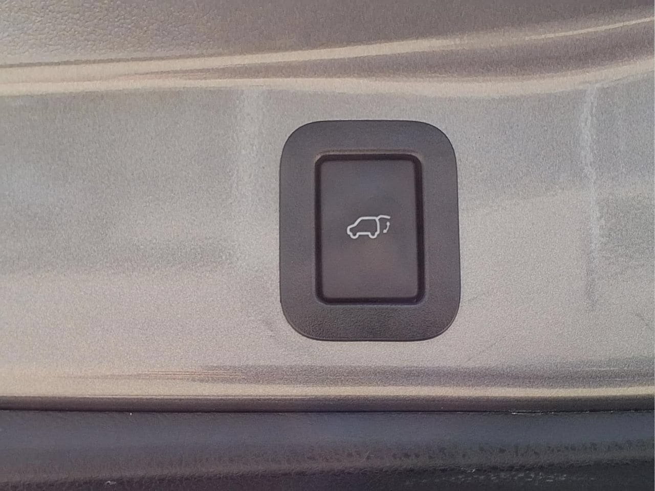 Used 2018 Toyota Highlander XLE AWD/4WD image 6