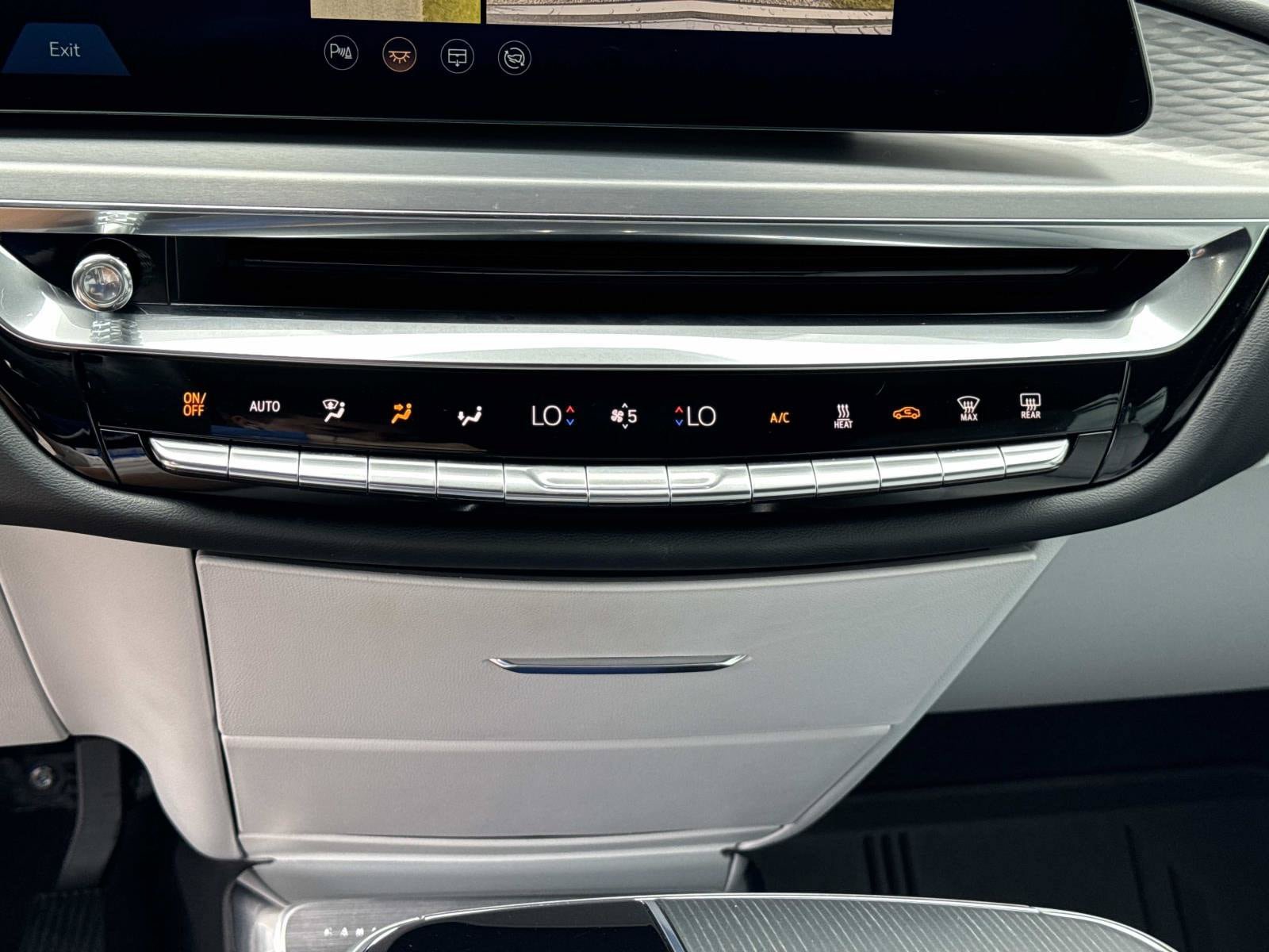 Certified 2024 Cadillac Lyriq Luxury AWD/4WD image 22