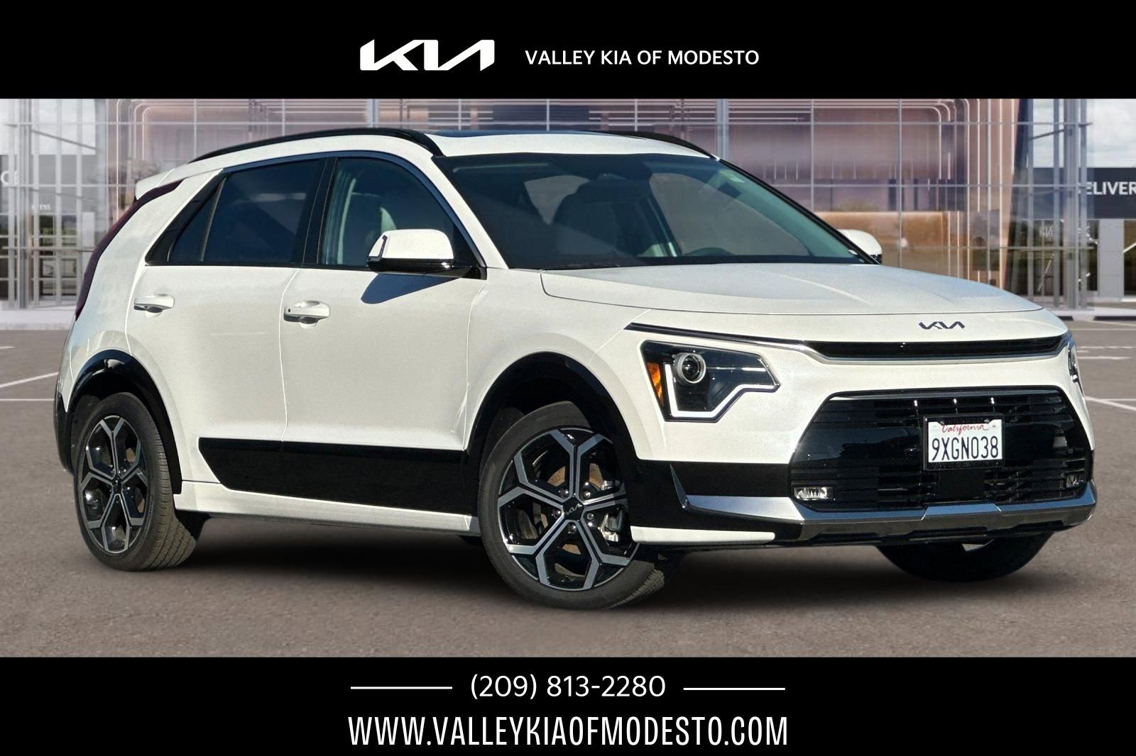 Used 2025 Kia Niro EX Touring image 1