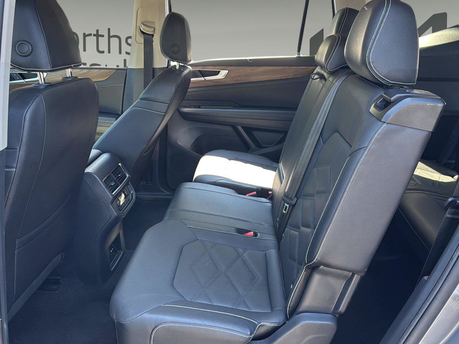 Used 2025 Volkswagen Atlas SE AWD/4WD image 26