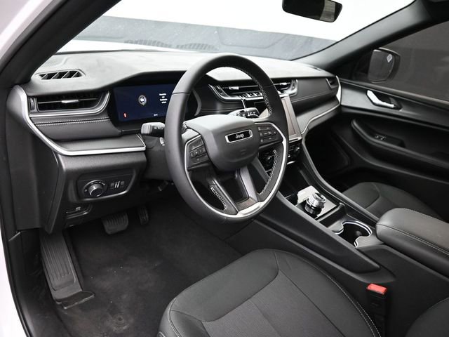 New 2025 Jeep Grand Cherokee Laredo image 12