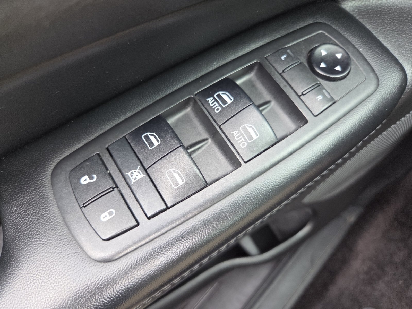 Used 2019 Jeep Grand Cherokee Altitude AWD/4WD image 29