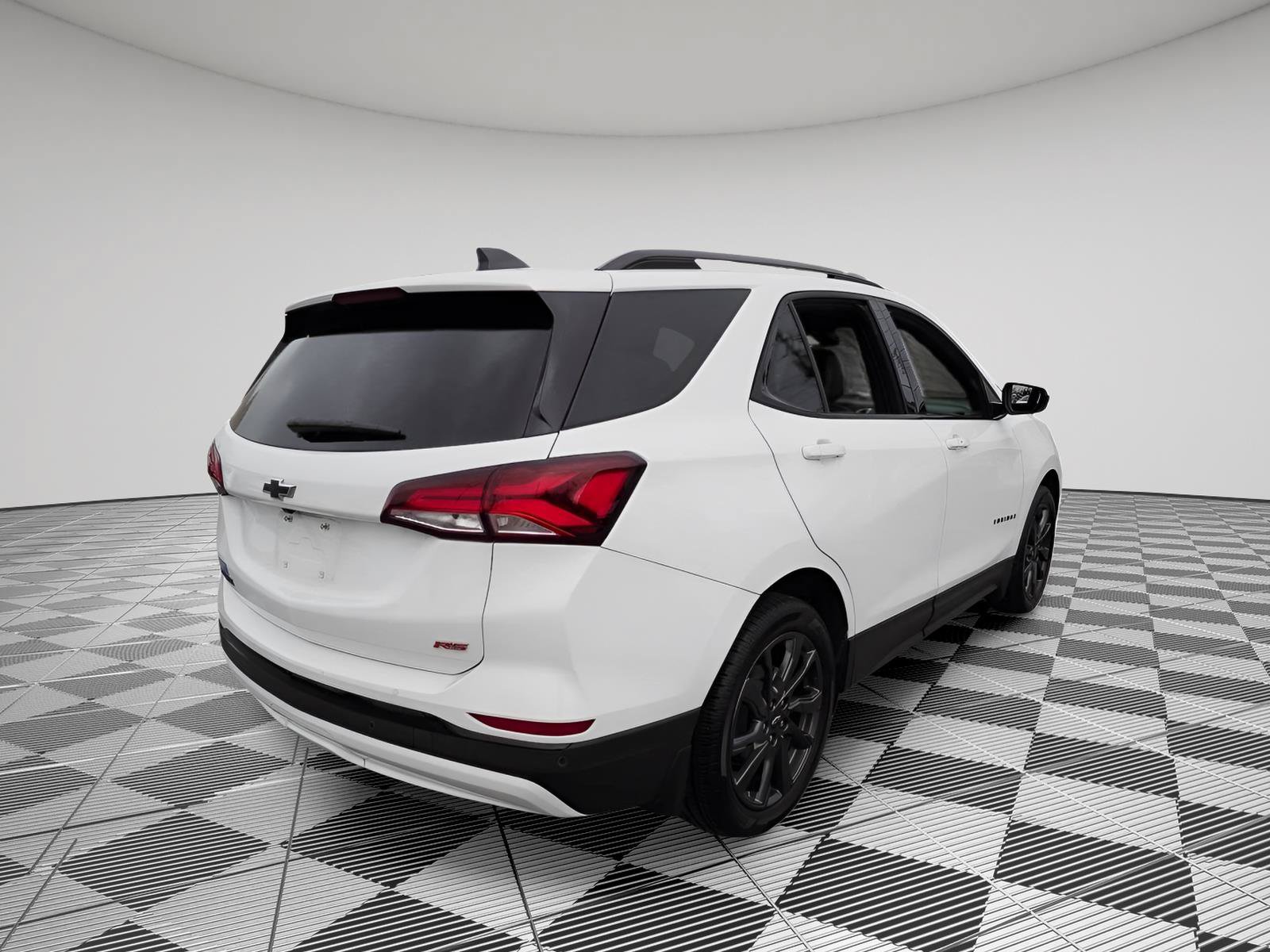 Used 2024 Chevrolet Equinox RS w/ LPO, Floor Liner Package FWD image 7