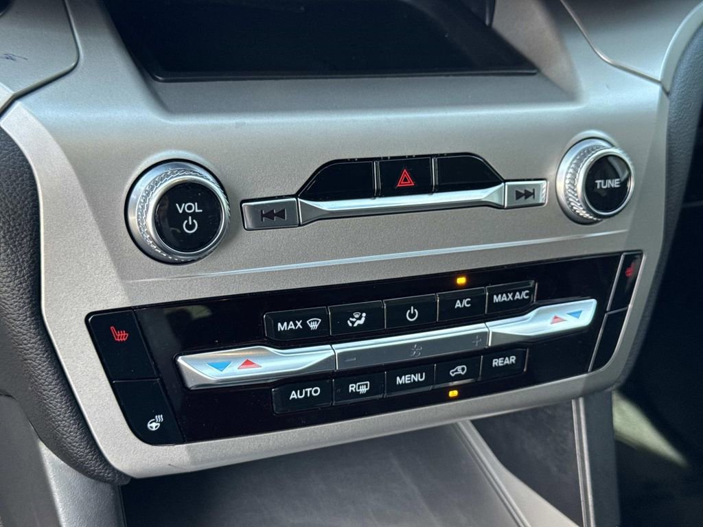 Certified 2022 Ford Explorer XLT w/ Equipment Group 202A image 14