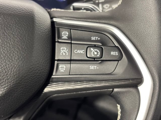 Used 2025 Jeep Grand Cherokee Altitude w/ Trailer Tow Package AWD/4WD image 22