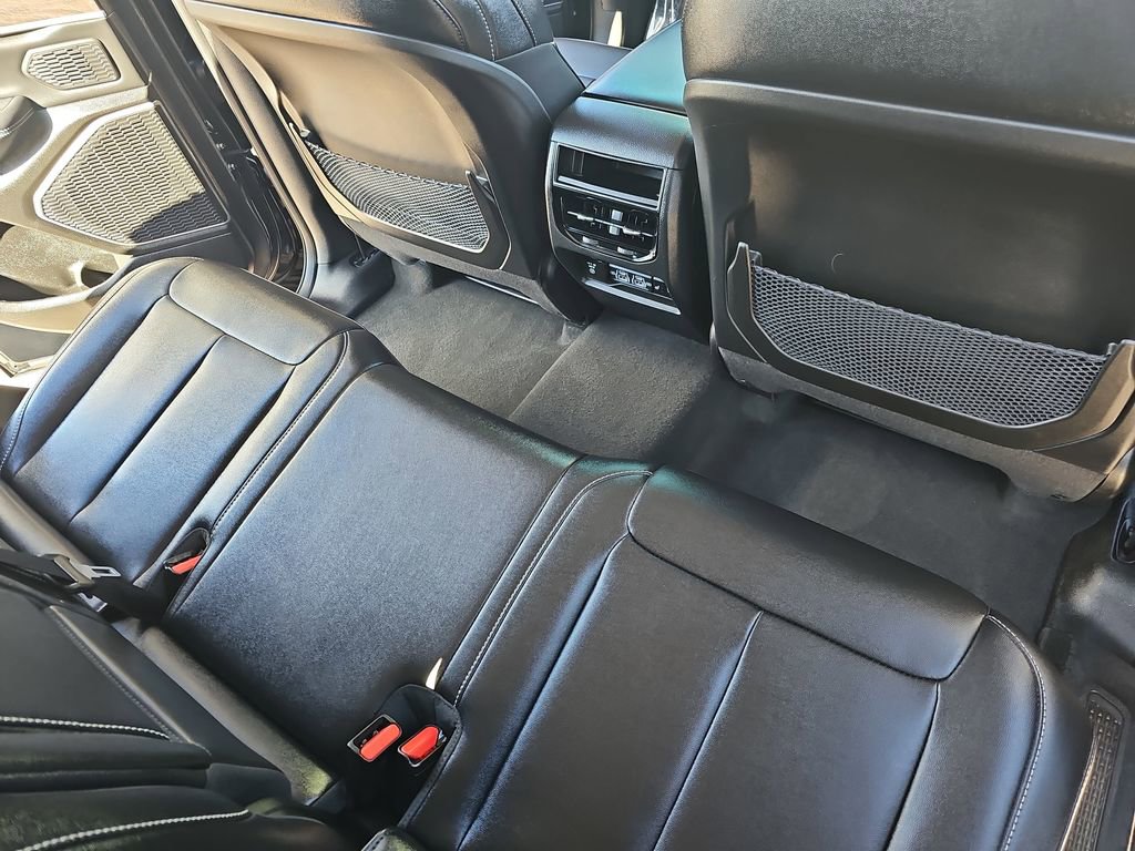 Used 2023 Jeep Grand Cherokee Limited w/ Black Appearance Package image 11