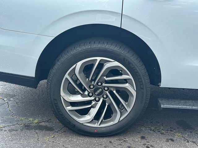 New 2026 Lincoln Navigator Reserve AWD/4WD image 18