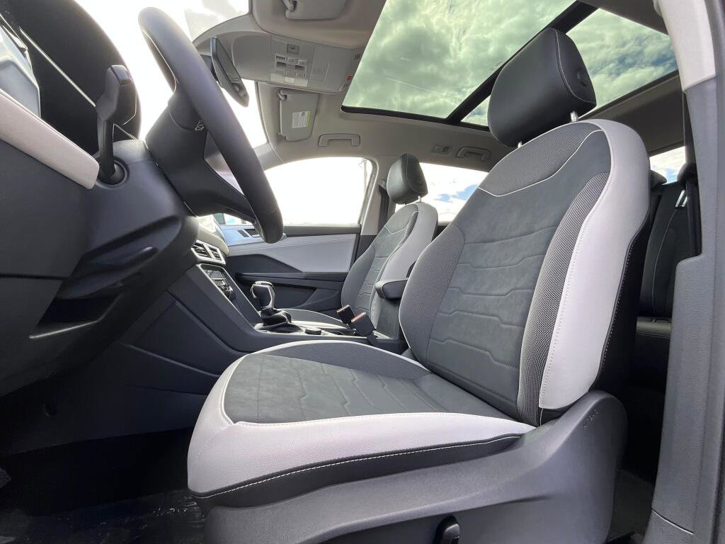 New 2026 Volkswagen Taos SE AWD/4WD image 12