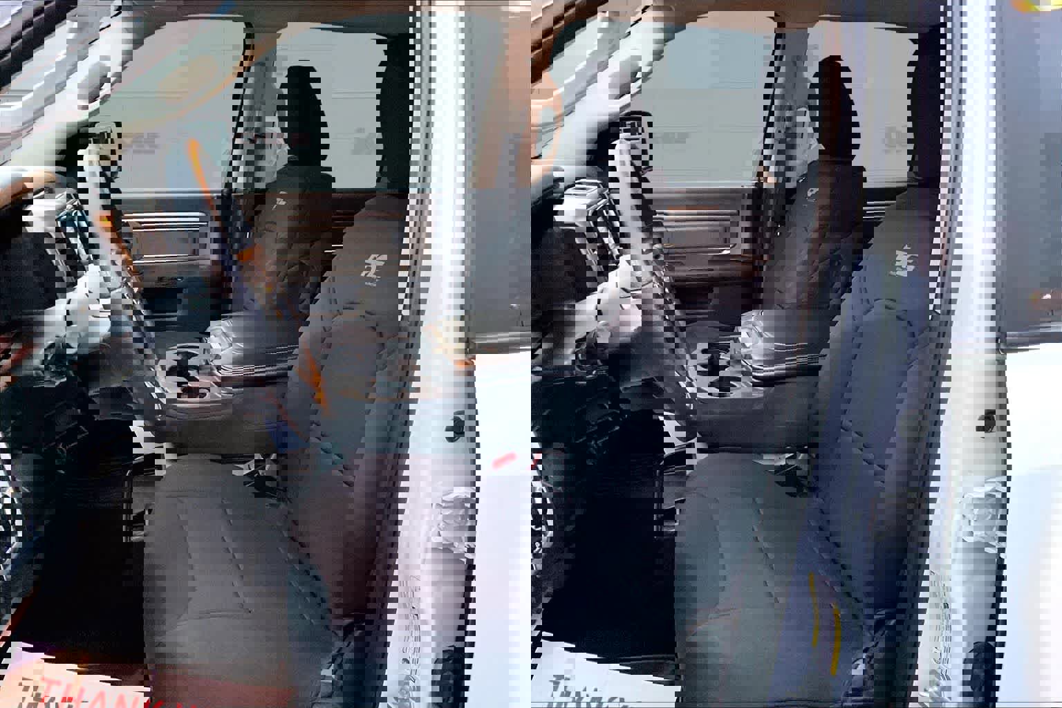 Used 2021 RAM 1500 Classic SLT image 11