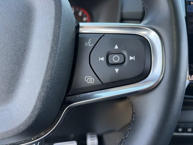 Used 2022 Volvo XC40 T5 R-Design w/ Advanced Package AWD/4WD image 23