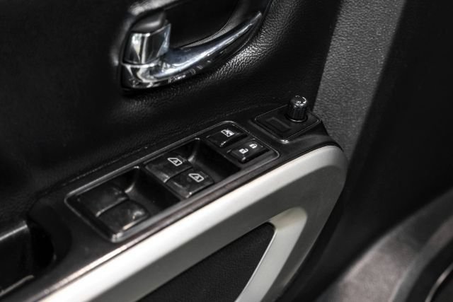 Used 2016 Nissan Titan SL AWD/4WD image 39