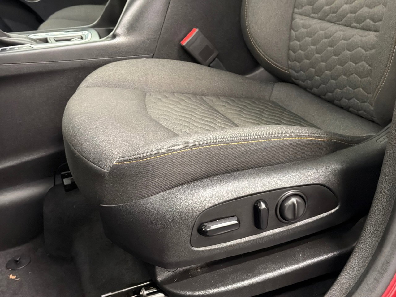 Used 2020 Chevrolet Equinox LT image 16