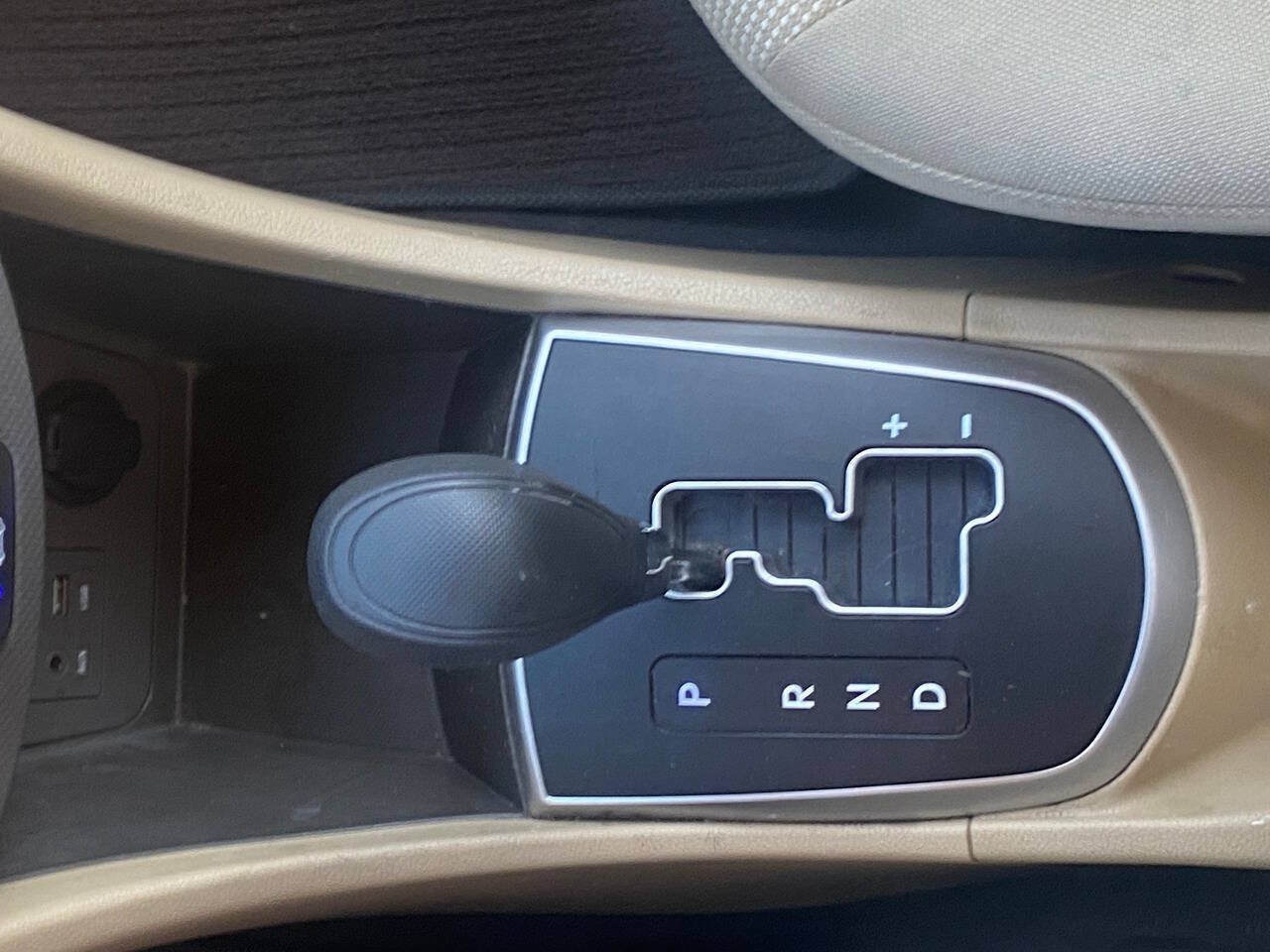 Used 2014 Hyundai Accent GLS FWD image 38