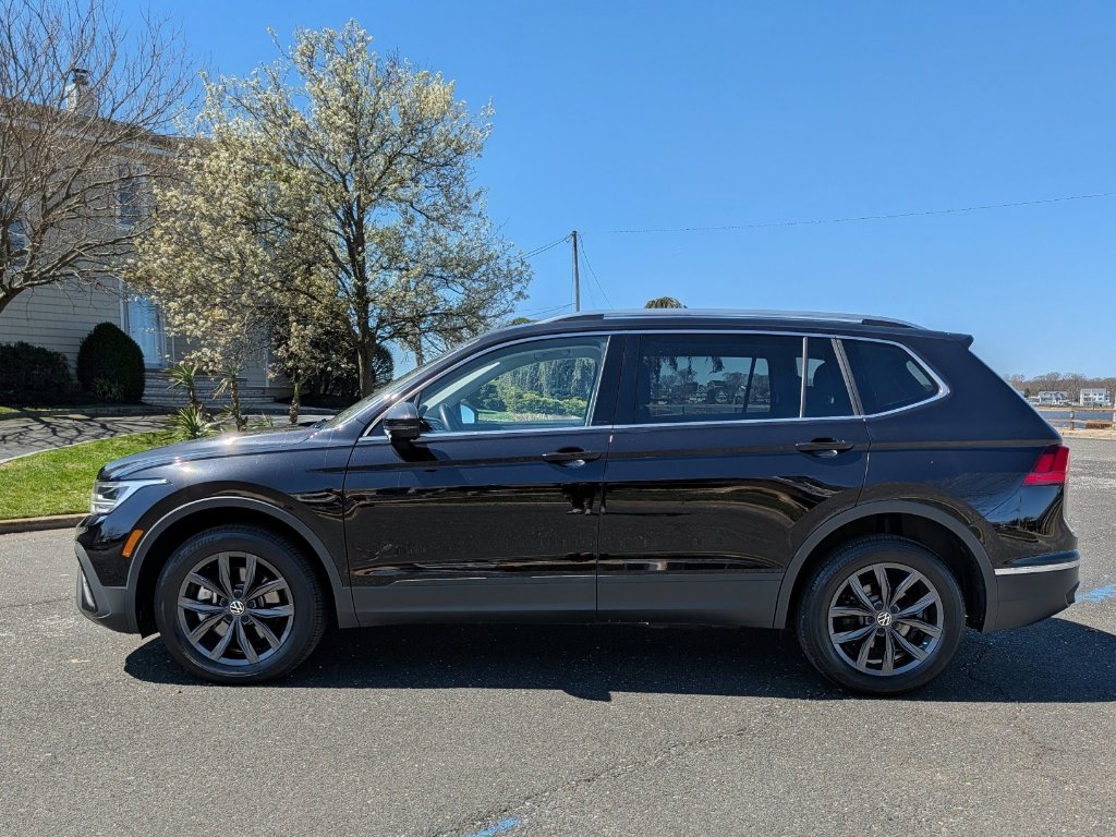 Used 2024 Volkswagen Tiguan SE image 9