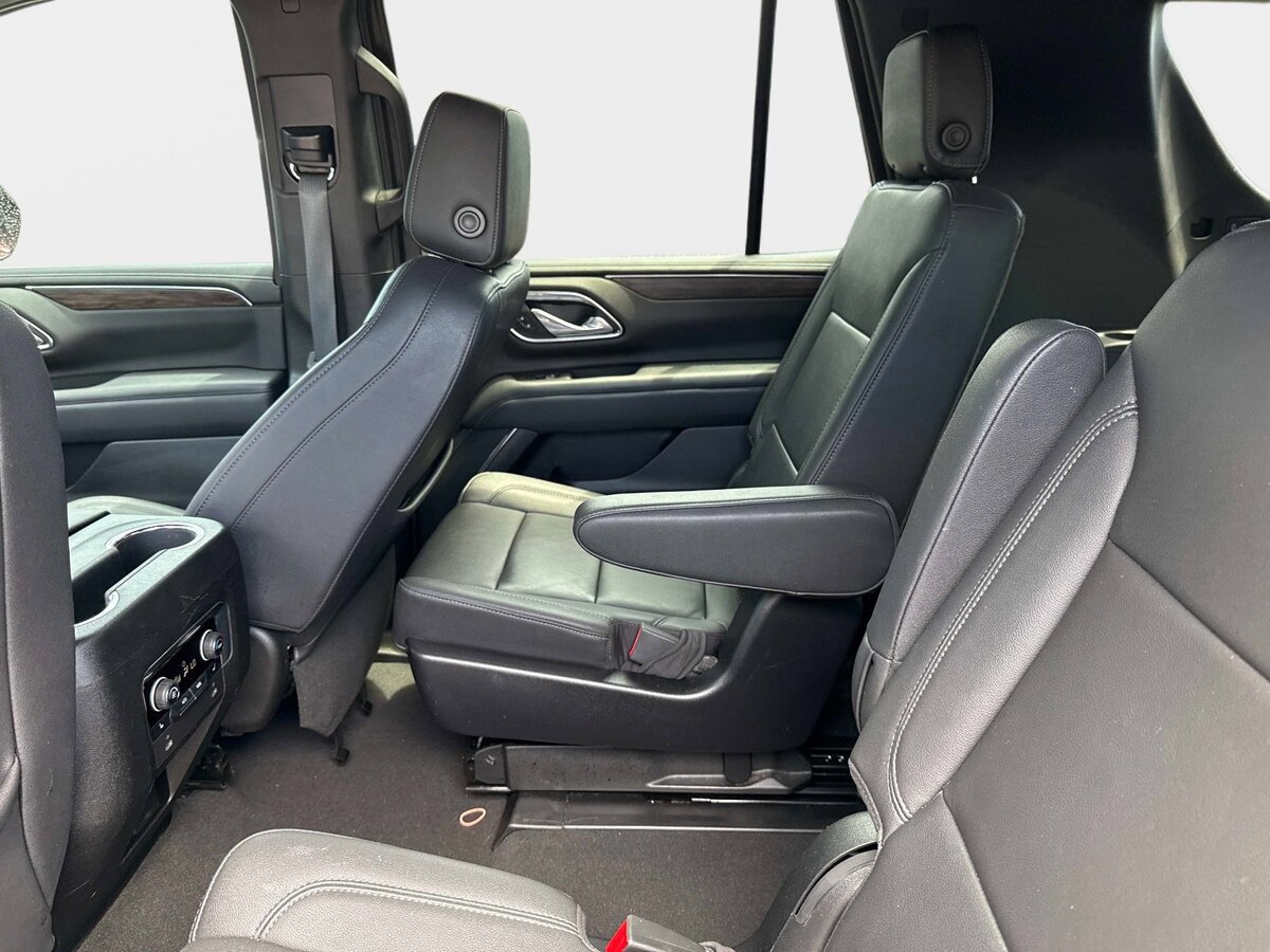 Used 2022 Chevrolet Tahoe Z71 w/ Luxury Package AWD/4WD image 13