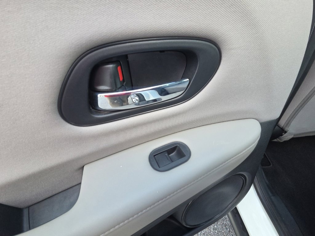 Used 2016 Honda HR-V LX image 15