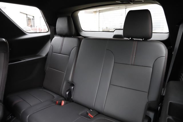 Used 2023 Chevrolet Traverse RS AWD/4WD image 16