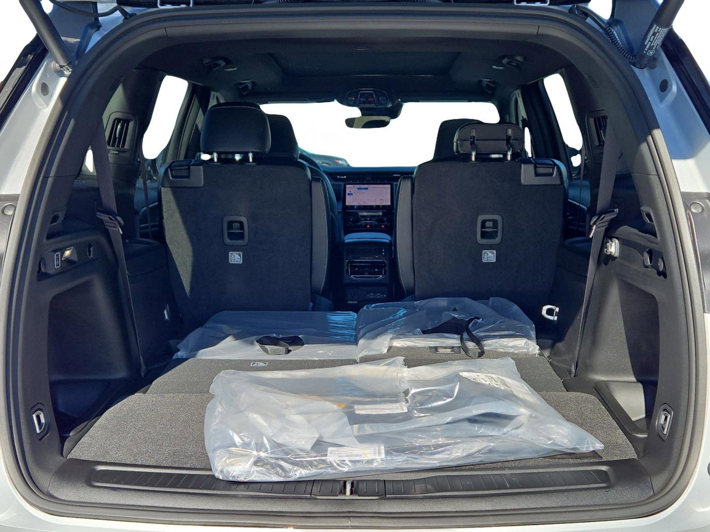 New 2025 Jeep Grand Cherokee L Limited image 10