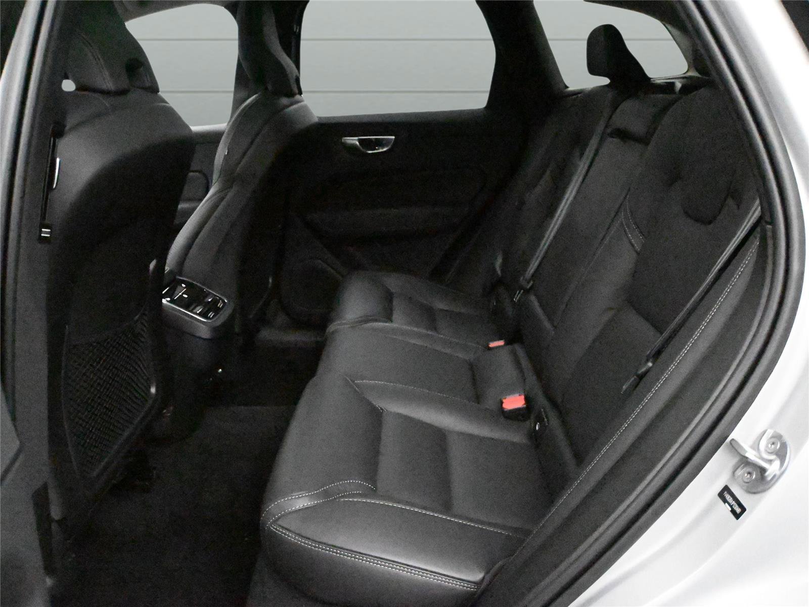 Used 2023 Volvo XC60 B6 Ultimate w/ Climate Package image 10