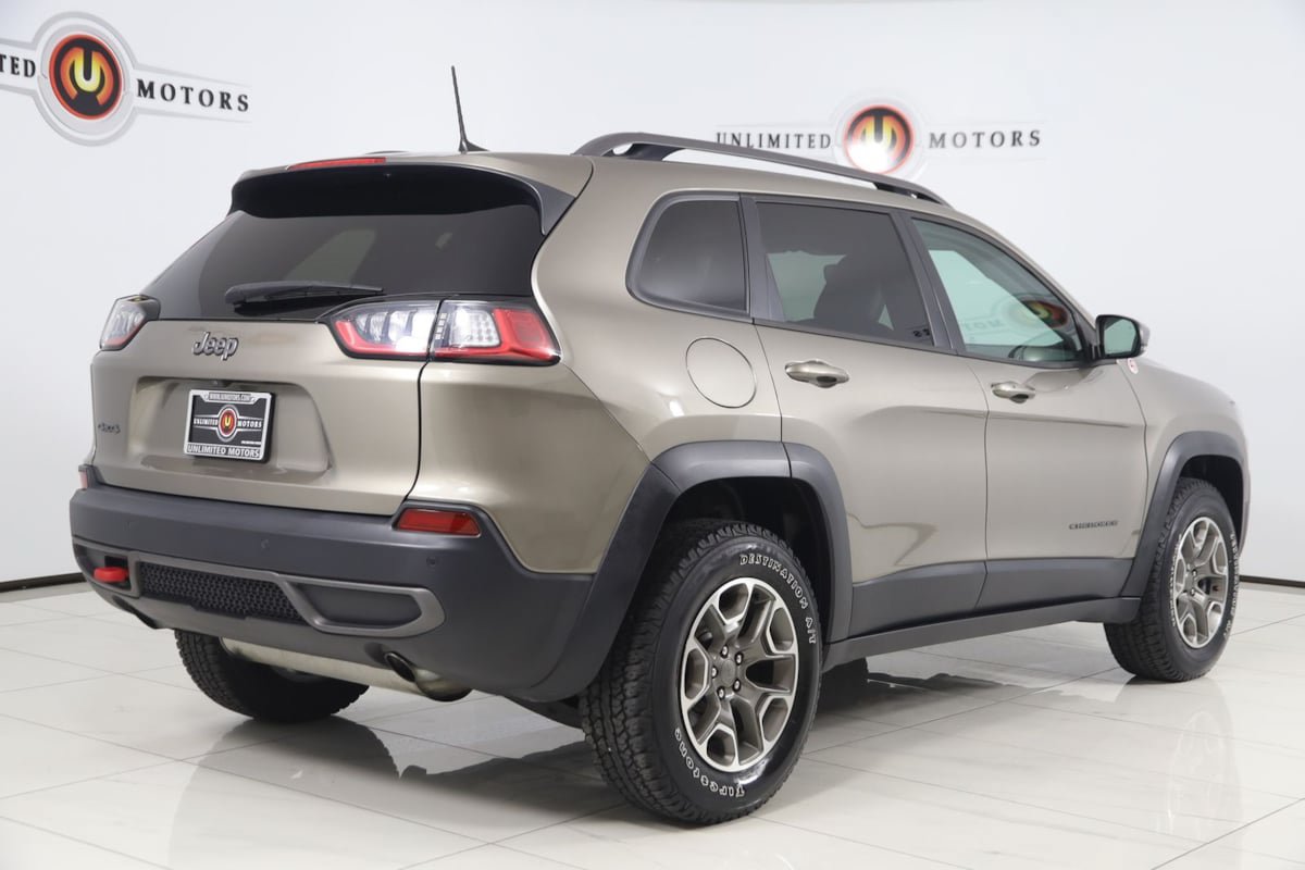 Used 2020 Jeep Cherokee Trailhawk w/ Cold Weather Group AWD/4WD image 3
