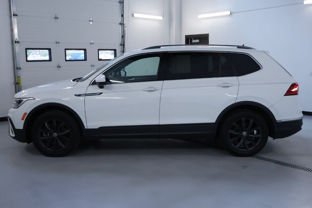 Used 2024 Volkswagen Tiguan SE w/ Panoramic Sunroof Package AWD/4WD image 4