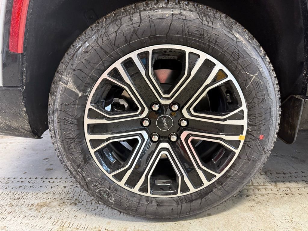 New 2026 Jeep Grand Wagoneer L 4WD w/ Premium Group I image 28