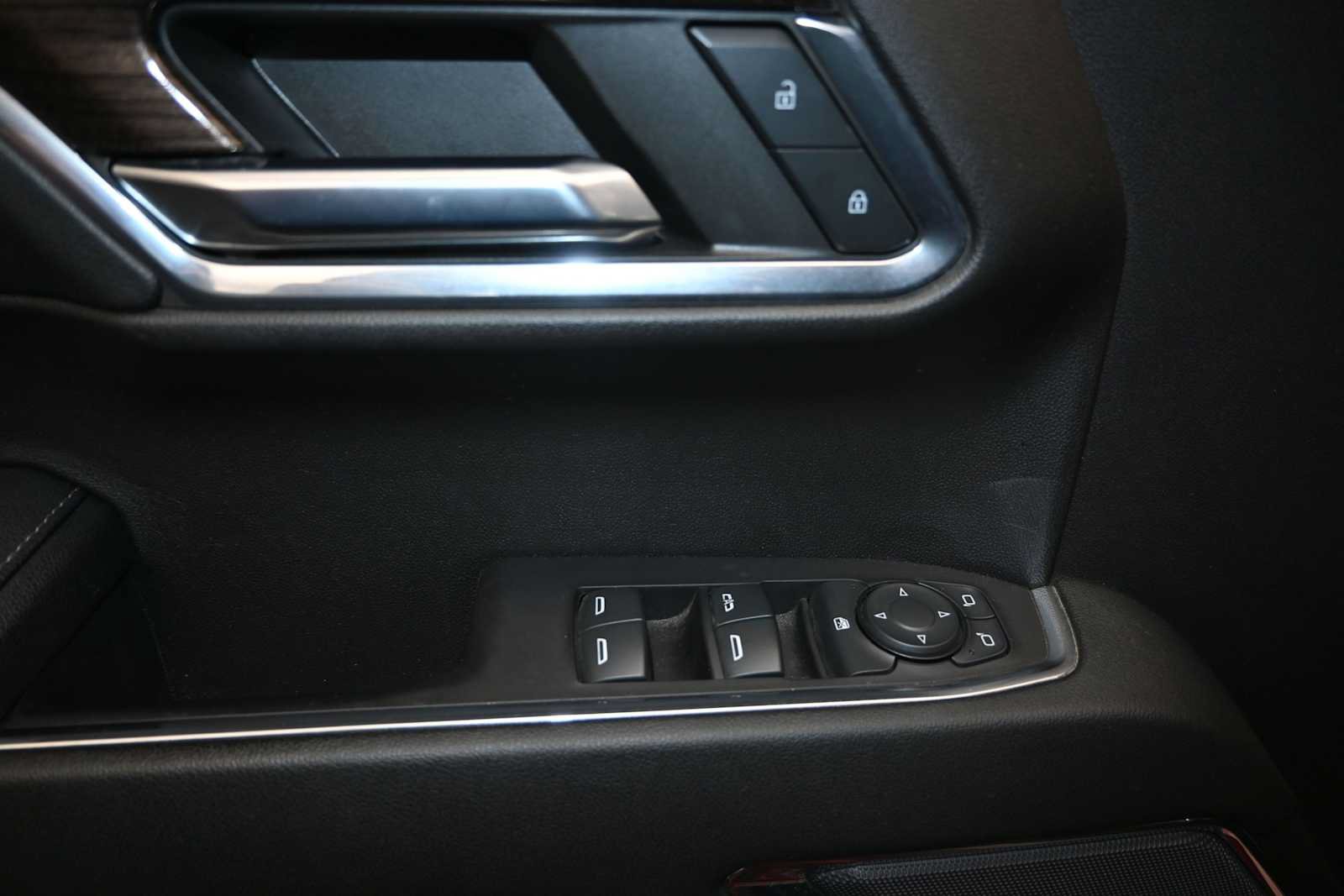 Used 2024 Chevrolet Silverado 1500 LT Trail Boss w/ LPO, Dark Essentials Package AWD/4WD image 11