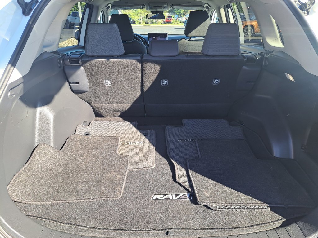 Used 2025 Toyota RAV4 XLE FWD image 30