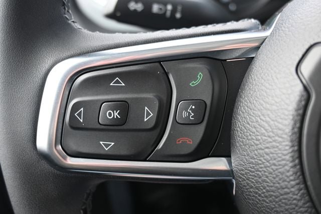 Used 2025 Jeep Wrangler Sahara AWD/4WD image 38
