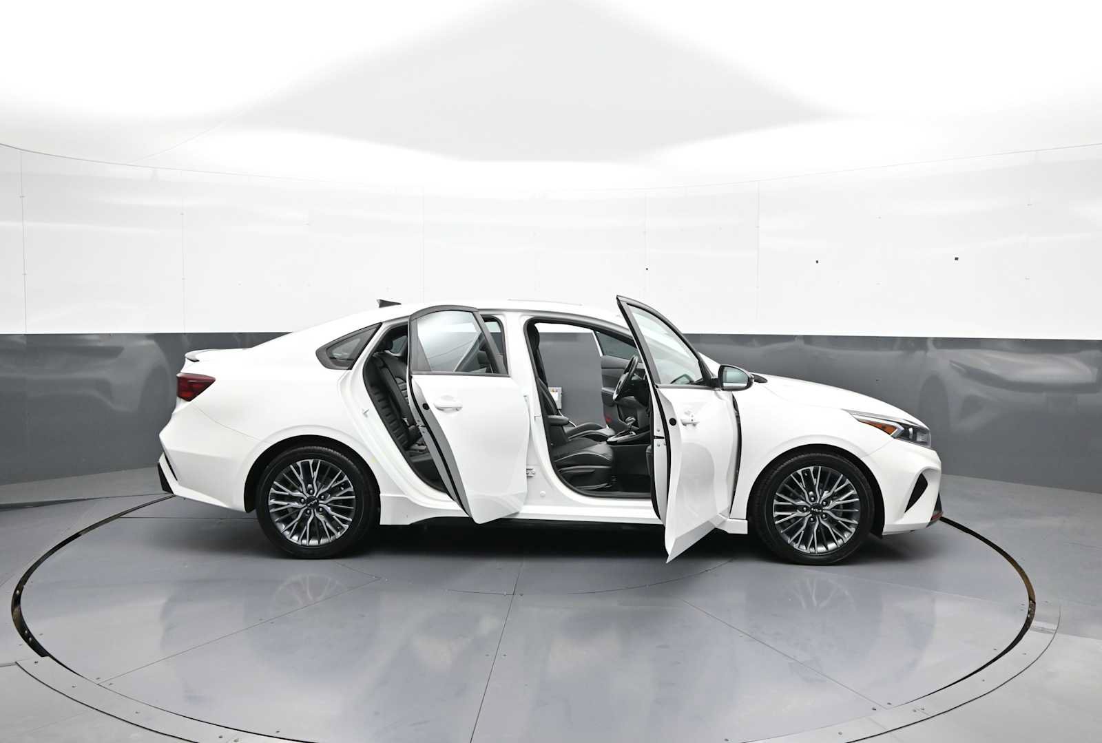 Used 2023 Kia Forte GT-Line w/ GT-Line Premium Package FWD image 32