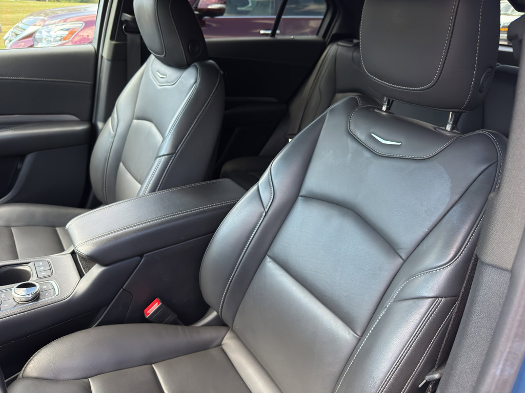Used 2025 Cadillac XT4 Premium Luxury image 11
