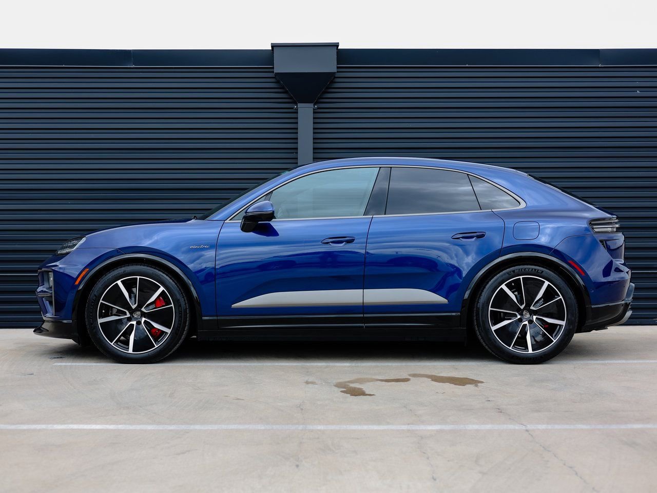 New 2025 Porsche Macan Turbo Electric image 2