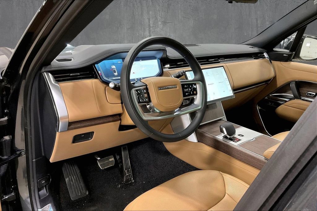 Used 2025 Land Rover Range Rover Long Wheelbase SE AWD/4WD image 17