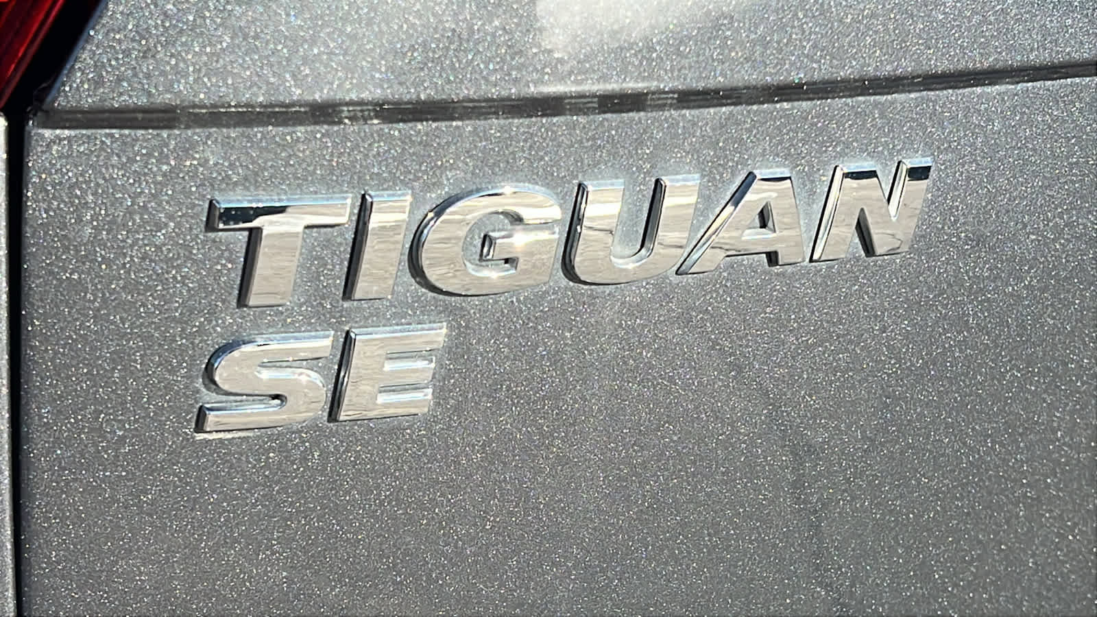 Used 2020 Volkswagen Tiguan SE R-Line image 28