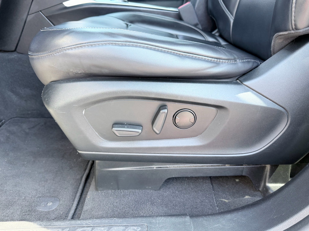 Used 2021 Ford Explorer XLT w/ Equipment Group 202A image 22