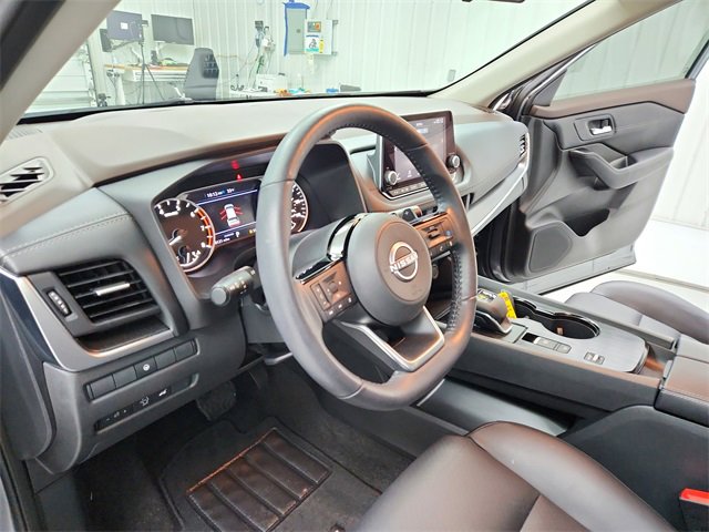 Used 2023 Nissan Rogue SV w/ SV Premium B Package image 18