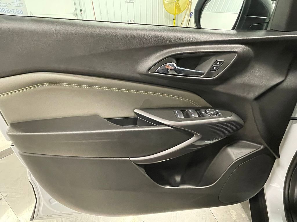 Used 2025 Chevrolet Trax ACTIV w/ Sunroof Package FWD image 20