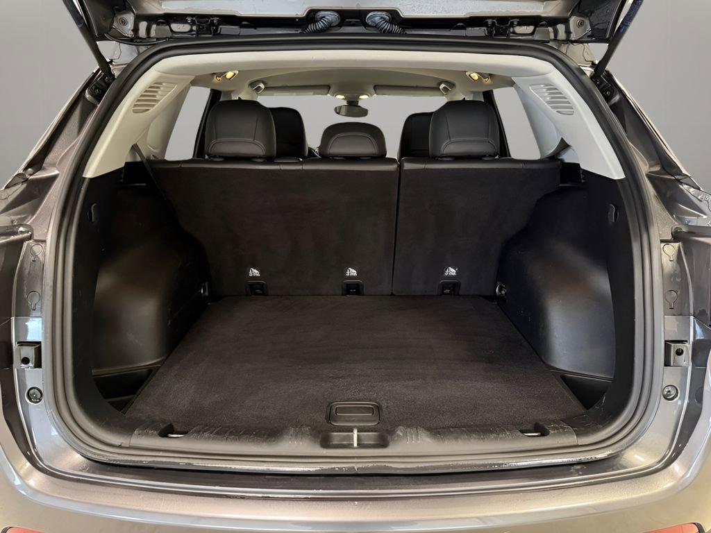 Used 2018 Jeep Compass Latitude w/ Safe & Security Group AWD/4WD image 32