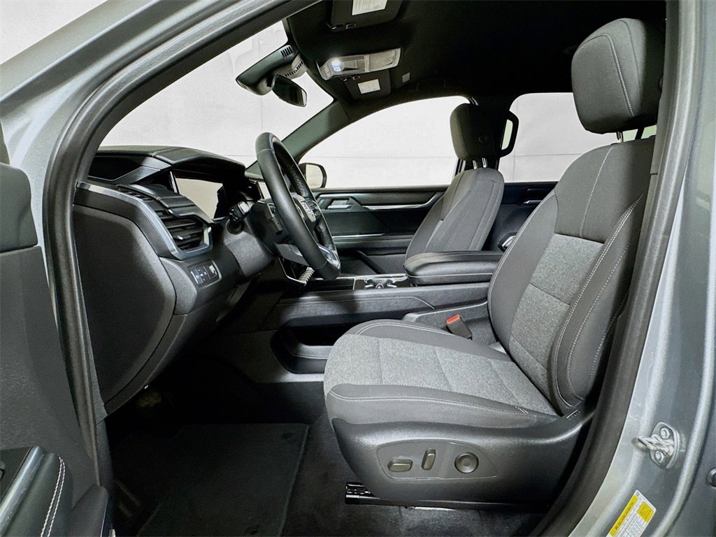 Used 2025 GMC Acadia Elevation image 19