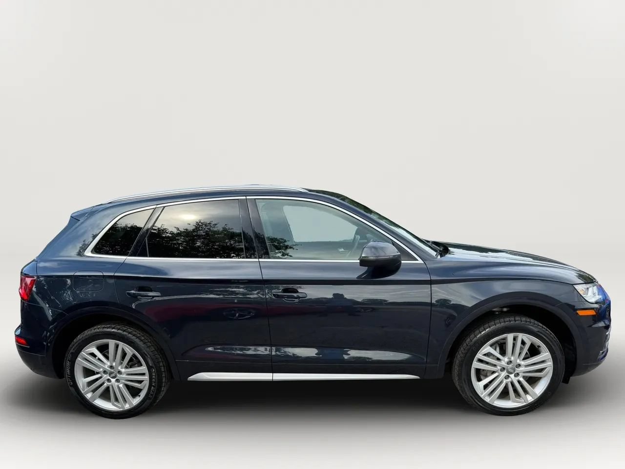 Used 2018 Audi Q5 2.0T Premium Plus w/ Premium Plus Package AWD/4WD image 2