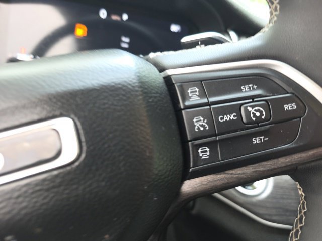 Used 2023 Jeep Grand Cherokee L Limited AWD/4WD image 11