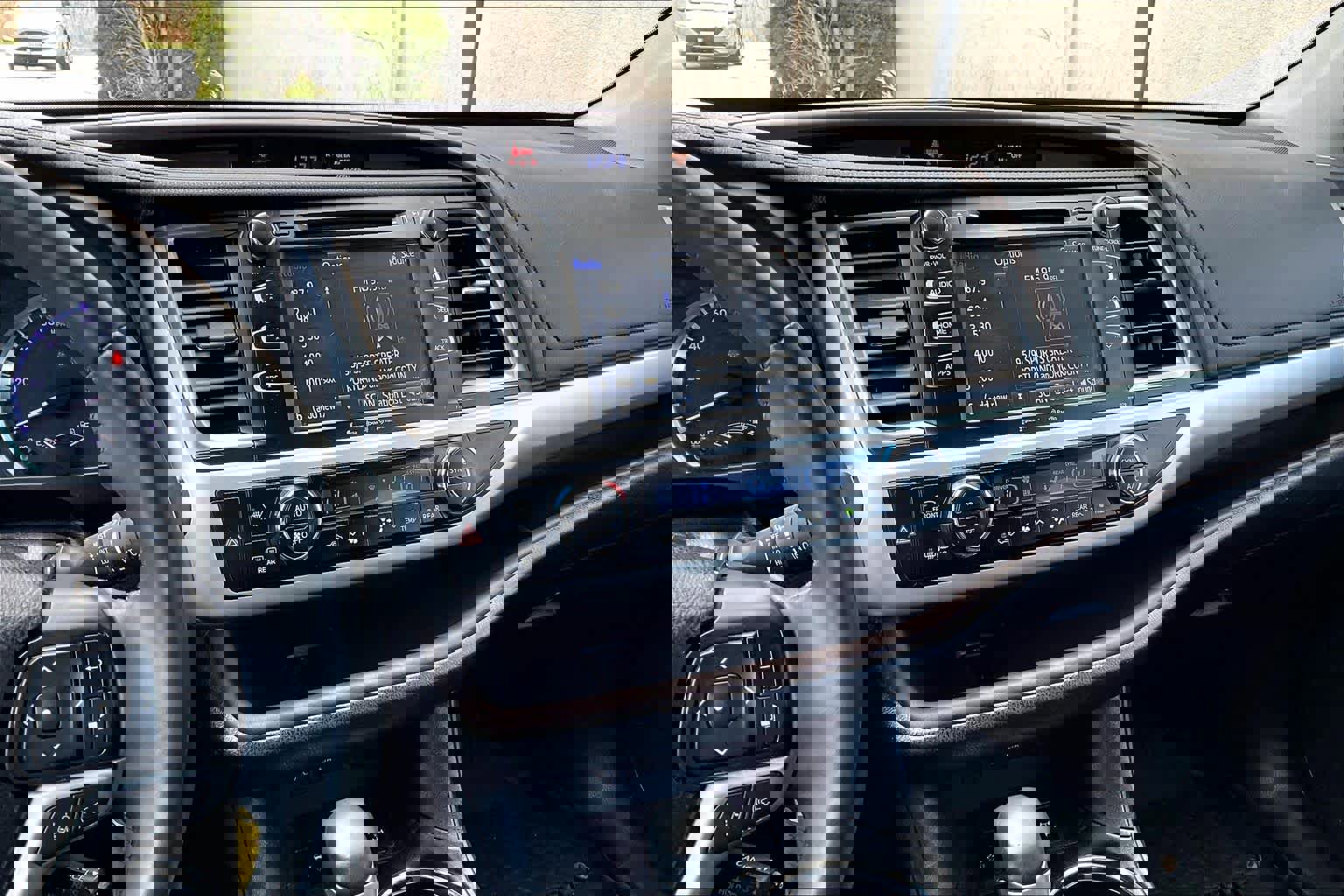 Certified 2018 Toyota Highlander Plus w/ Carpet Mat Package (TMS) AWD/4WD image 7