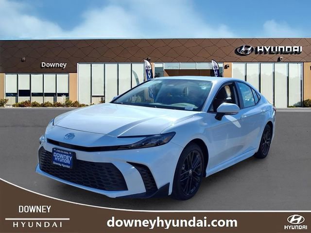 Used 2025 Toyota Camry SE FWD image 1