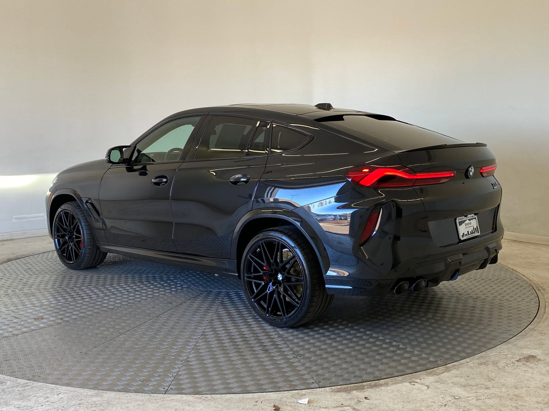 Used 2026 BMW X6 M Competition w/ Executive Package image 3