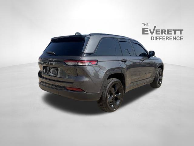 Used 2022 Jeep Grand Cherokee Altitude AWD/4WD image 7