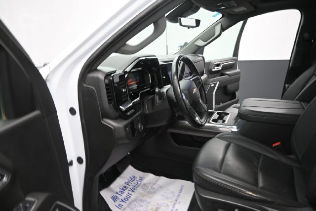 Used 2025 Chevrolet Silverado 2500 LTZ w/ LTZ Premium Package AWD/4WD image 17
