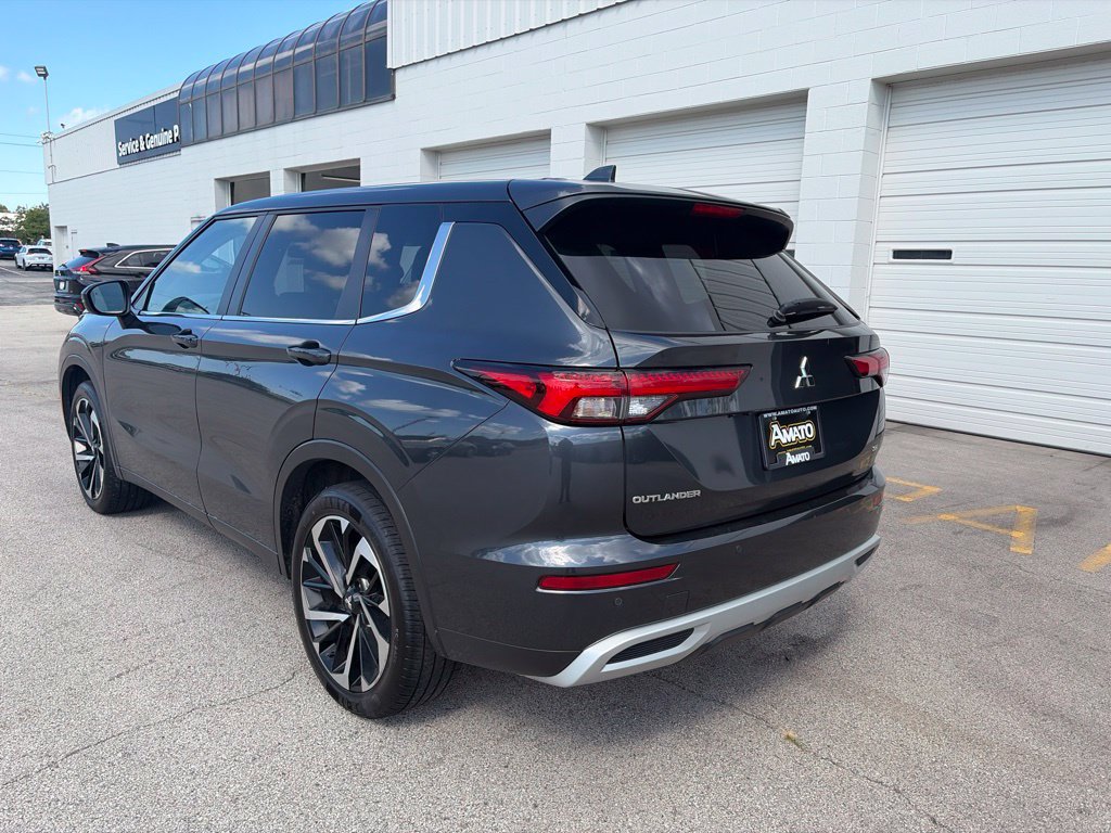 Used 2024 Mitsubishi Outlander SE FWD image 3